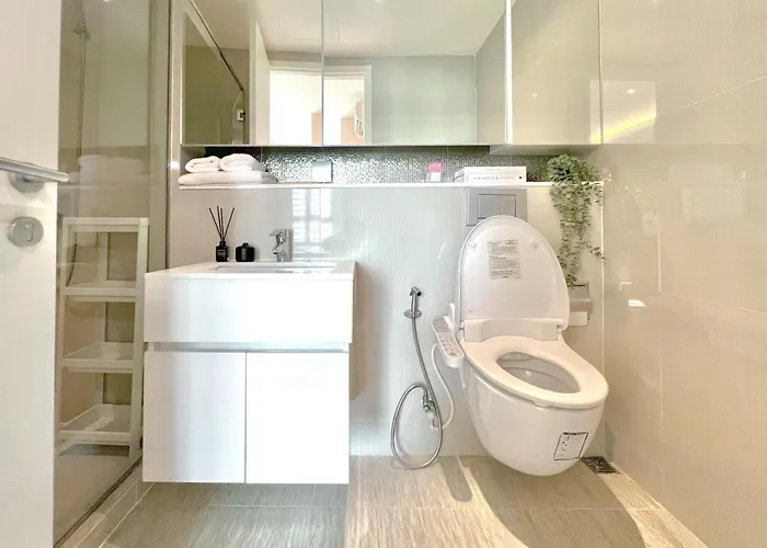 Stylish Modern 1br - Ultra Fast Wifi - Bts Phrom Phong Feriehus